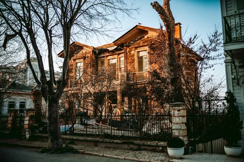 Какие плюсы и минусы дома из клееного бруса нужно взвесить до покупки?