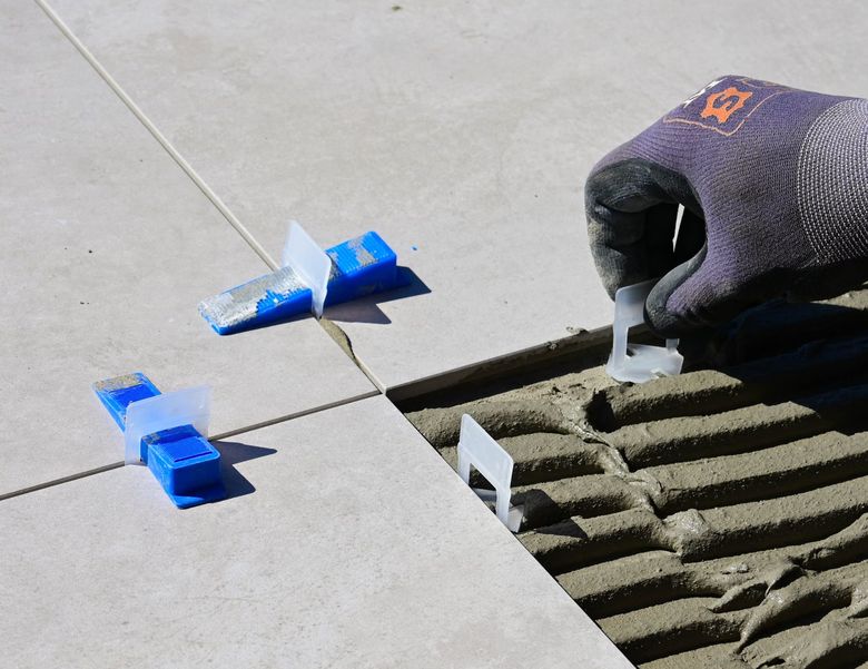 Узлы укладки метлахской плитки: стыки с инженерными системами