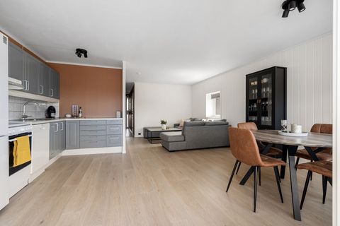 Почему в гостиной 40+ м² нельзя просто расставить мебель по периметру?